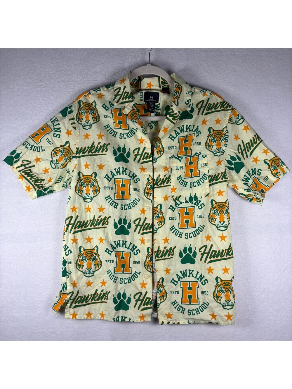Stranger Things HM Hawkins High School Tigers Button Up Shirt Mens XS Relaxed